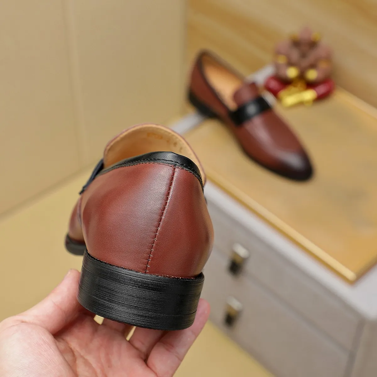 Men's shoes 💰460 Ferragamo [Ferragamo] top imported suit men's shoes 💯Original copy of the official website, product materials: selected imported embossed calfskin + luxury hardware buckle accessories ~ imported water-dyed cow 🐂 leather lining. Strong three-dimensional visual effect, original combination outsole, multiple colors available😘 Size: 39-44 (38.45.46. Customized)